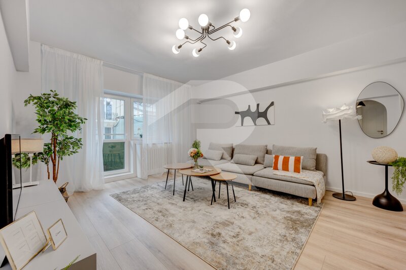 Unirii, zona Sf. Vineri, bloc 1987, terasa, ideal locuinta sau Airbnb