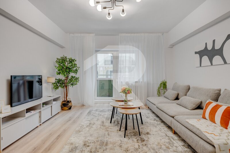 Unirii, zona Sf. Vineri, bloc 1987, terasa, ideal locuinta sau Airbnb