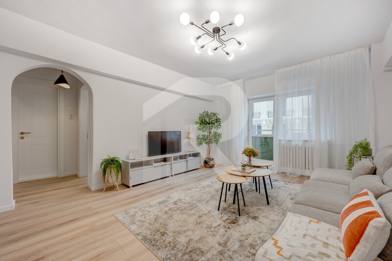 Unirii, zona Sf. Vineri, bloc 1987, terasa, ideal locuinta sau Airbnb